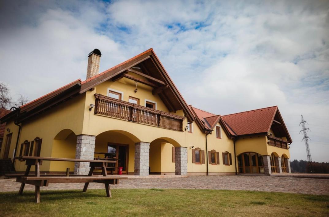 Penzion Na Bouci Chotebor Exterior photo